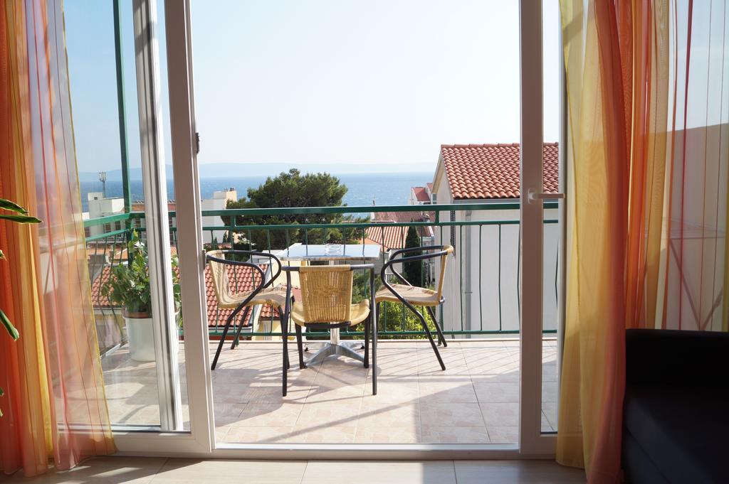Apartments Mario With Private Parking Makarska Exterior foto