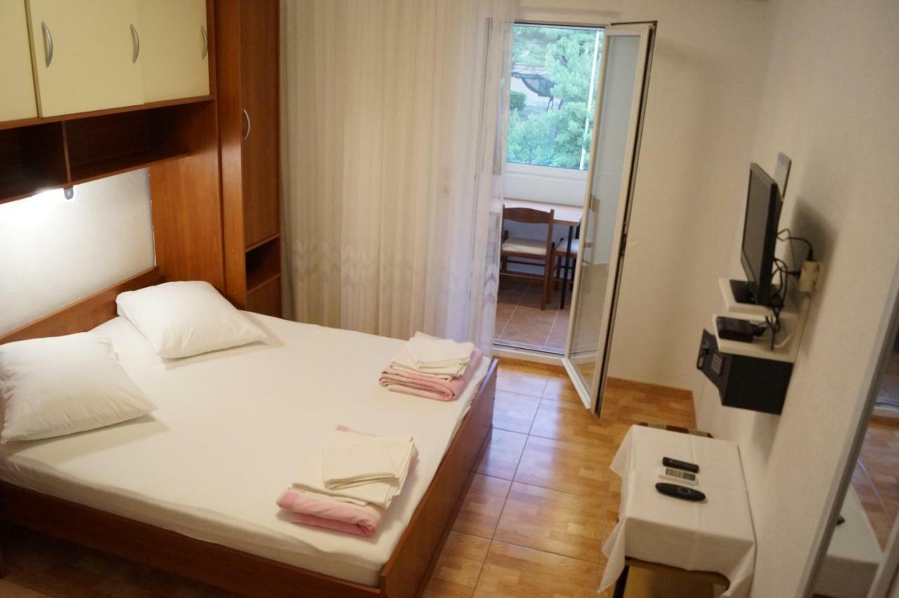 Apartments Mario With Private Parking Makarska Exterior foto