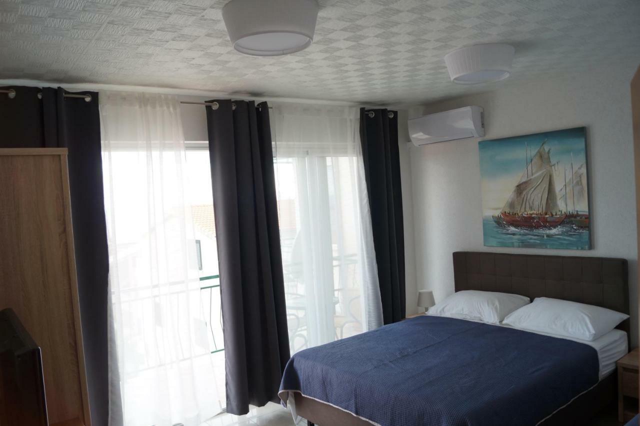 Apartments Mario With Private Parking Makarska Exterior foto