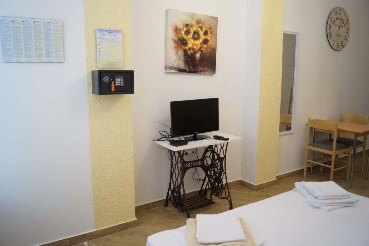 Apartments Mario With Private Parking Makarska Exterior foto